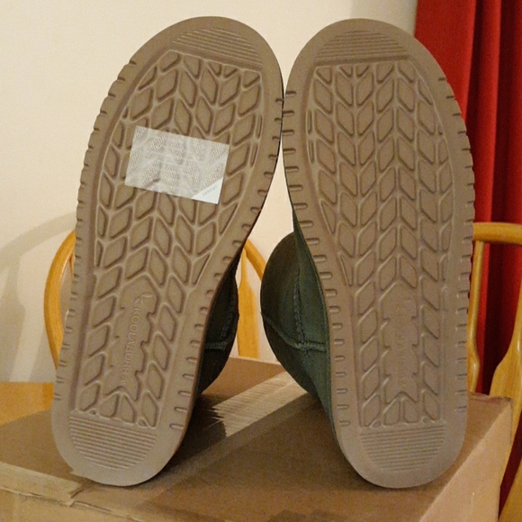 NIB Koolaburra short w/ 2 side bows - Picture 5 of 9